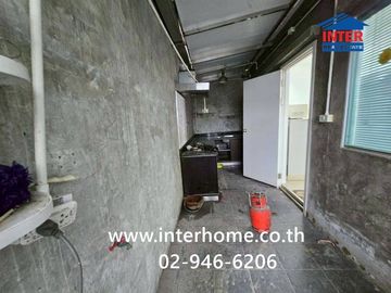 Two-story townhome, 27.5 sq.wa., Pruksa Ville 66/1 Bangna-Namdaeng, Bangna-Trat Road, Bua Nakarin Road, Bang Phli, Samut Prakan.