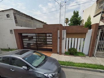Casa en Venta en Bernardo Reyes, Monterrey, Nuevo León JP2