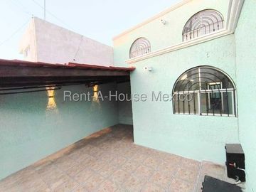 Los Olvera - VENTA. Casa en calle abierta con 3 recámaras y área de TV