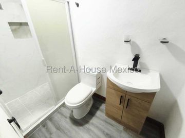 Los Olvera - VENTA. Casa en calle abierta con 3 recámaras y área de TV
