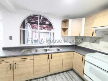 Los Olvera - VENTA. Casa en calle abierta con 3 recámaras y área de TV
