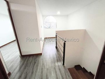 Los Olvera - VENTA. Casa en calle abierta con 3 recámaras y área de TV