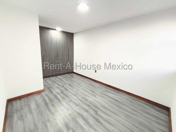 Los Olvera - VENTA. Casa en calle abierta con 3 recámaras y área de TV