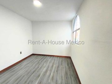 Los Olvera - VENTA. Casa en calle abierta con 3 recámaras y área de TV