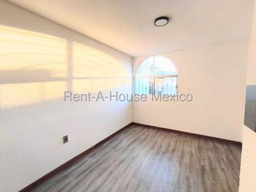 Los Olvera - VENTA. Casa en calle abierta con 3 recámaras y área de TV