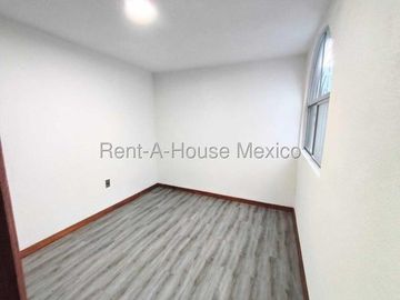 Los Olvera - VENTA. Casa en calle abierta con 3 recámaras y área de TV