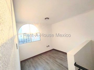 Los Olvera - VENTA. Casa en calle abierta con 3 recámaras y área de TV