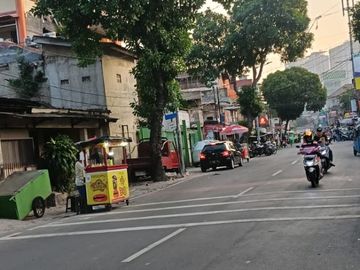 Ruko Gandeng Sedang Renovasi Siap Pakai  Bangunan 4 Lantai Disewakan – Kramat Sentiong, Jakarta Pusat