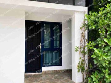 Rumah Asri di Raffles Hills, Cibubur
