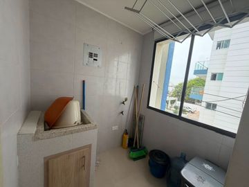 APARTAMENTO EN VENTA PIE DE LA POPA REMODELADO 4 PISO - PARQUEADERO .