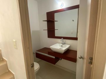 HERMOSA CASA EN VENTA EN EL CONJUNTO CERRADO APOSENTOS!