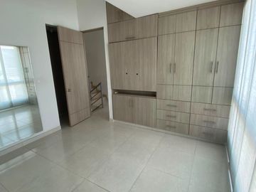 HERMOSA CASA EN VENTA EN EL CONJUNTO CERRADO APOSENTOS!