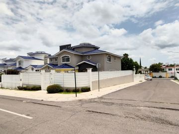 CASA EN VENTA EN JURIQUILLA QUERETARO SALA DE TV 3 RECAMARAS Y A PASOS DE UVM