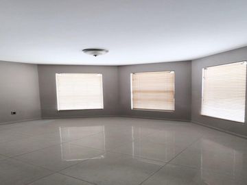 CASA EN VENTA EN JURIQUILLA QUERETARO SALA DE TV 3 RECAMARAS Y A PASOS DE UVM