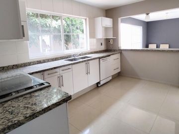 CASA EN VENTA EN JURIQUILLA QUERETARO SALA DE TV 3 RECAMARAS Y A PASOS DE UVM