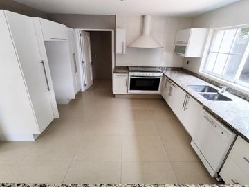 CASA EN VENTA EN JURIQUILLA QUERETARO SALA DE TV 3 RECAMARAS Y A PASOS DE UVM