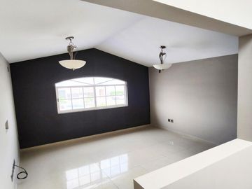 CASA EN VENTA EN JURIQUILLA QUERETARO SALA DE TV 3 RECAMARAS Y A PASOS DE UVM