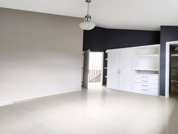 CASA EN VENTA EN JURIQUILLA QUERETARO SALA DE TV 3 RECAMARAS Y A PASOS DE UVM