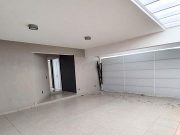 CASA EN VENTA EN JURIQUILLA QUERETARO SALA DE TV 3 RECAMARAS Y A PASOS DE UVM