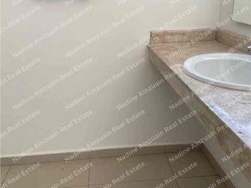 SE RENTA CASA AMPLIA DE 3 NIVELES CON JACUZZI, 3 RECÁMARAS , ALBERCA COMÚN . UBICADA EN ALAMOS1