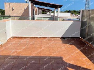 SE RENTA CASA AMPLIA DE 3 NIVELES CON JACUZZI, 3 RECÁMARAS , ALBERCA COMÚN . UBICADA EN ALAMOS1