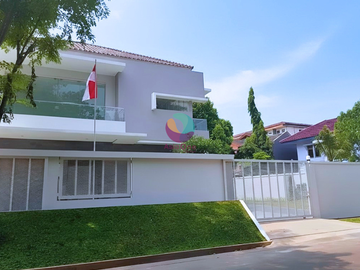 Dijual Rumah Mewah Luas Dengan Private Swimming Pool di Villa Cibubur
