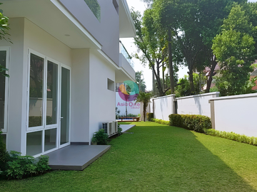 Dijual Rumah Mewah Luas Dengan Private Swimming Pool di Villa Cibubur