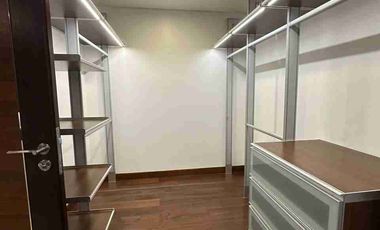 3BR IN TWO ROXAS TRIANGLE