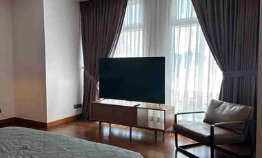 3BR IN TWO ROXAS TRIANGLE