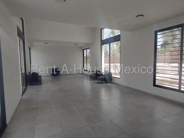 Zibatá - Casa con área de TV, 2 recámaras, amenidades. VENTA
