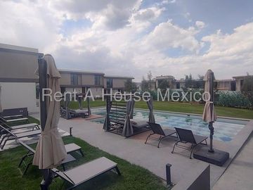 Zibatá - Casa con área de TV, 2 recámaras, amenidades. VENTA