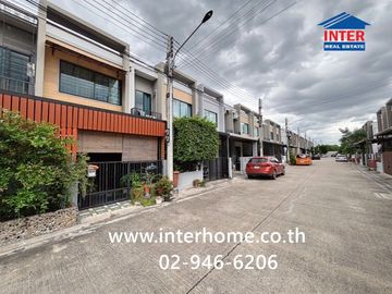 Two-story townhome for sale, 18.8 sq.wah, Piemsuk S-Gate Village, Bangkok-Pathum Thani Road, Soi 5, Wat Nong Prong Soi, Pathum Thani City, Pathum Than