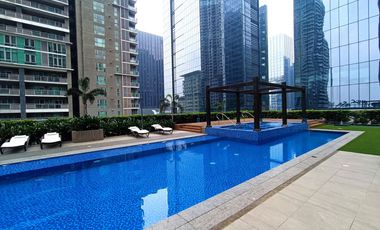 FOR LEASE: 1BR Condo with Balcony & Parking in Park Triangle Residences, BGC – Php 75,000/Month 🏙️