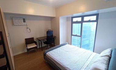 FOR LEASE: 1BR Condo with Balcony & Parking in Park Triangle Residences, BGC – Php 75,000/Month 🏙️