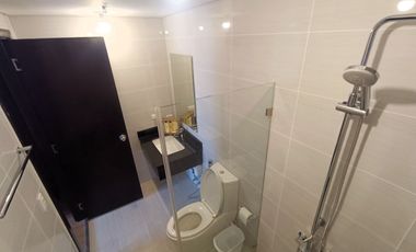 FOR LEASE: 1BR Condo with Balcony & Parking in Park Triangle Residences, BGC – Php 75,000/Month 🏙️