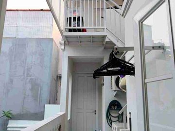 Rumah Cantik ada Taman di Pinewood Banjar Wijaya Tangerang