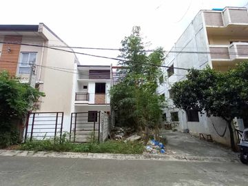 RFO 2 Storey 3 Bedrooma Townhouse For Sale Located in Commonwealth Quezon City-JV2