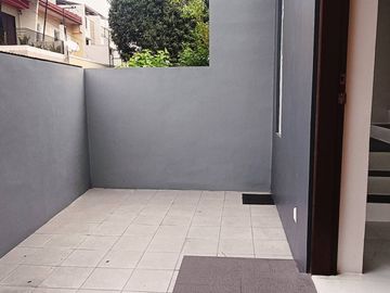 Corner House and Lot for Sale in Talon Singko Las Pinas with Roofdeck-MD