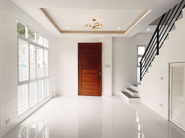 Corner House and Lot for Sale in Talon Singko Las Pinas with Roofdeck-MD