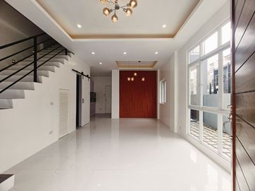 Corner House and Lot for Sale in Talon Singko Las Pinas with Roofdeck-MD