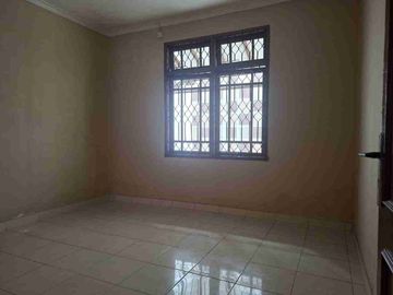 Disewkan Rumah Besar Di Harapan Indah Satu Bekadi Barat