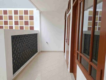 Disewkan Rumah Besar Di Harapan Indah Satu Bekadi Barat