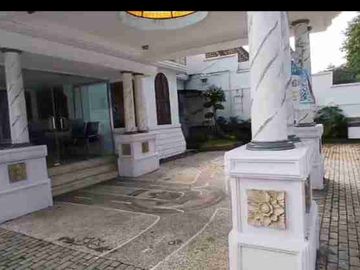 Disewakan Tempat Usaha di Raya Darmo Depan Taman Bungkul Cocok buat Hunian