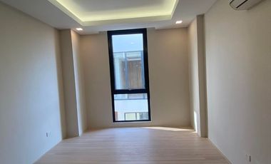 3 Storey 3 Bedrooms Townhouse w/ Roofdeck For Sale in East Teachers Village Quezon City-JV2