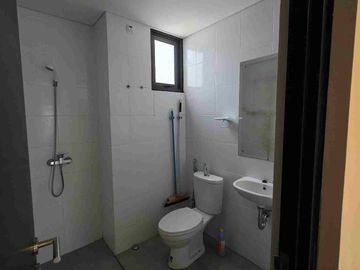 Rumah dengan Attic Dijual dekat mall Eastvara BSD City