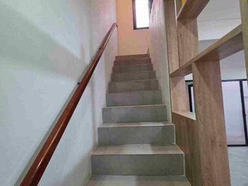 Rumah dengan Attic Dijual dekat mall Eastvara BSD City