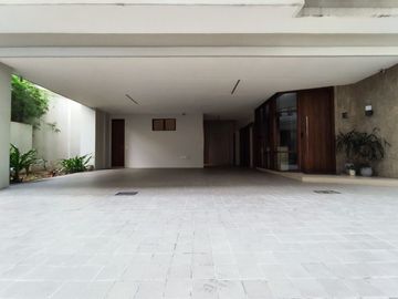 4 Storey Luxury Townhouse For Sale Located in Paco Manila with 4 Bedrooms and 3 Car Garage-JV2