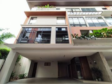 4 Storey Luxury Townhouse For Sale Located in Paco Manila with 4 Bedrooms and 3 Car Garage-JV2