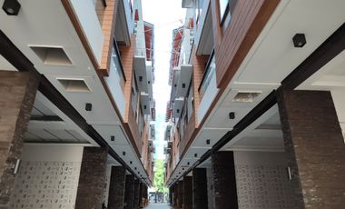 For Sale 4 Bedrooms 4 Storey Luxury Townhouse in Quiapo Manila with 24/7 Security and Swimming Pool-JV2