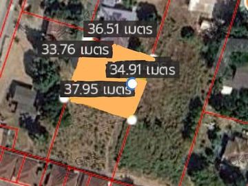 Urgent sale! Land plot of 2 ngan 95 square wa located on a public road in Sattahip. Only 850 meters from Sukhumvit Road. Ideal for building a house.
